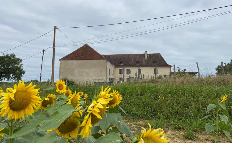 Corps de Ferme 19ème Siècle Avec 2.7 Hectares du Terrain Privé