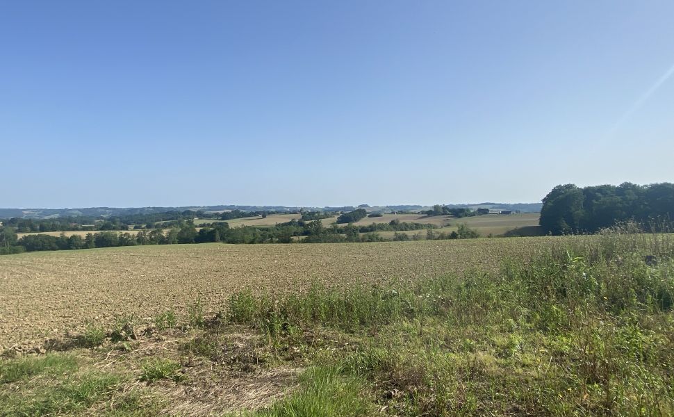 Corps de Ferme 19ème Siècle Avec 2.7 Hectares du Terrain Privé