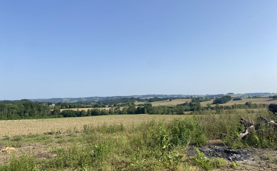 Corps de Ferme 19ème Siècle Avec 2.7 Hectares du Terrain Privé