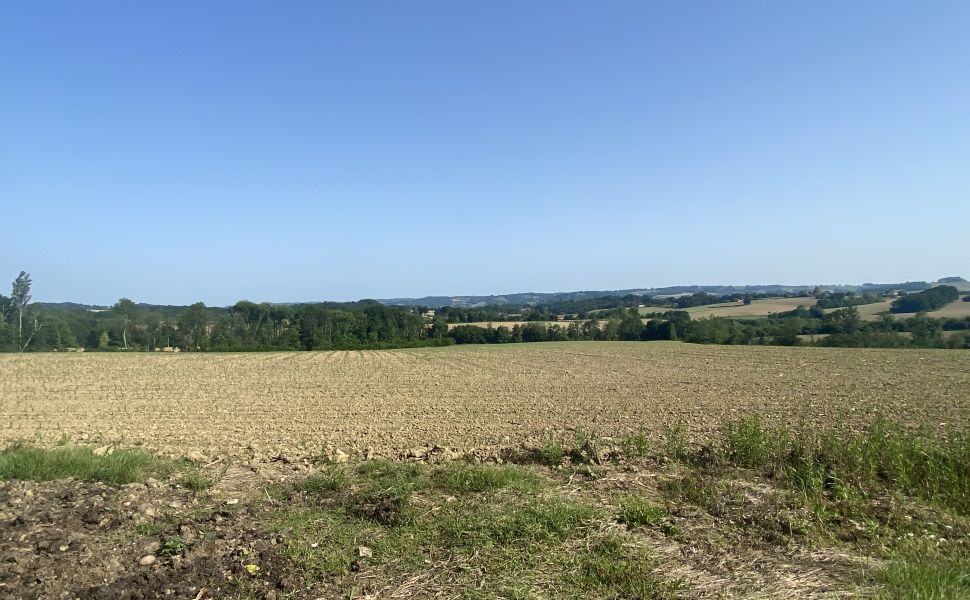 Corps de Ferme 19ème Siècle Avec 2.7 Hectares du Terrain Privé