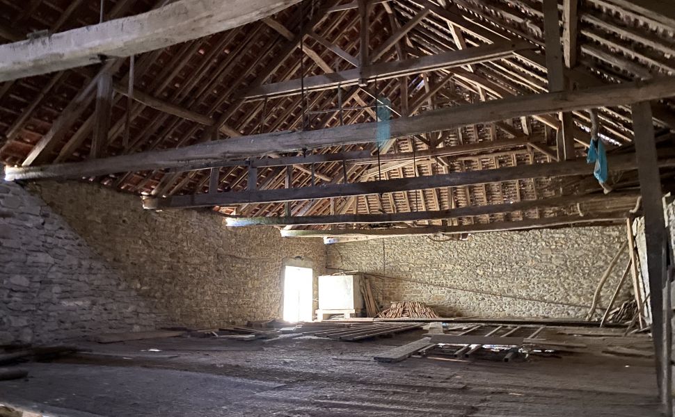 Corps de Ferme 19ème Siècle Avec 2.7 Hectares du Terrain Privé
