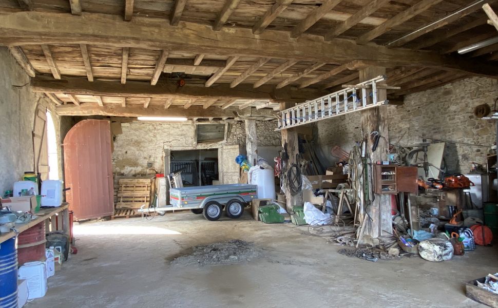 Corps de Ferme 19ème Siècle Avec 2.7 Hectares du Terrain Privé