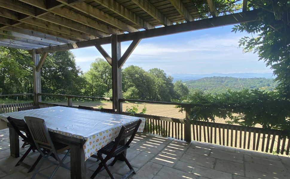 Magnifique Ensemble Béarnais Avec Vue Époustouflante Depuis Ses 3.2 Hectares