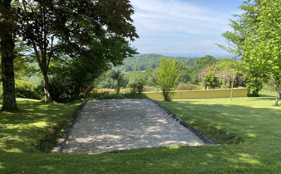 Magnifique Ensemble Béarnais Avec Vue Époustouflante Depuis Ses 3.2 Hectares