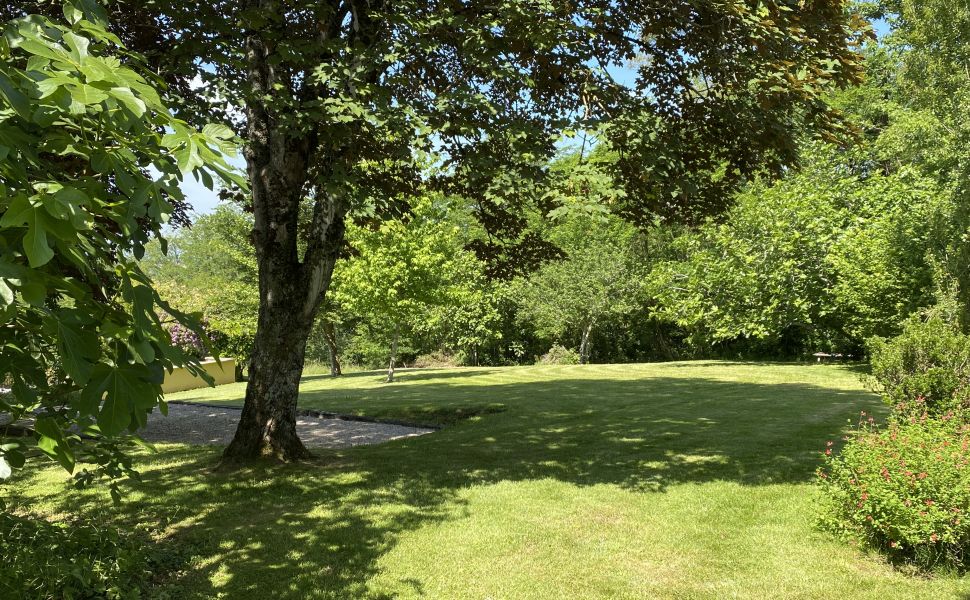 Magnifique Ensemble Béarnais Avec Vue Époustouflante Depuis Ses 3.2 Hectares