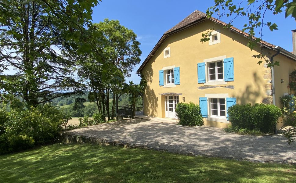 Magnificent 18C Ensemble Bearnaise With Pool, Terrasse And Majestic Mountain Views In 3.2 Hectares
