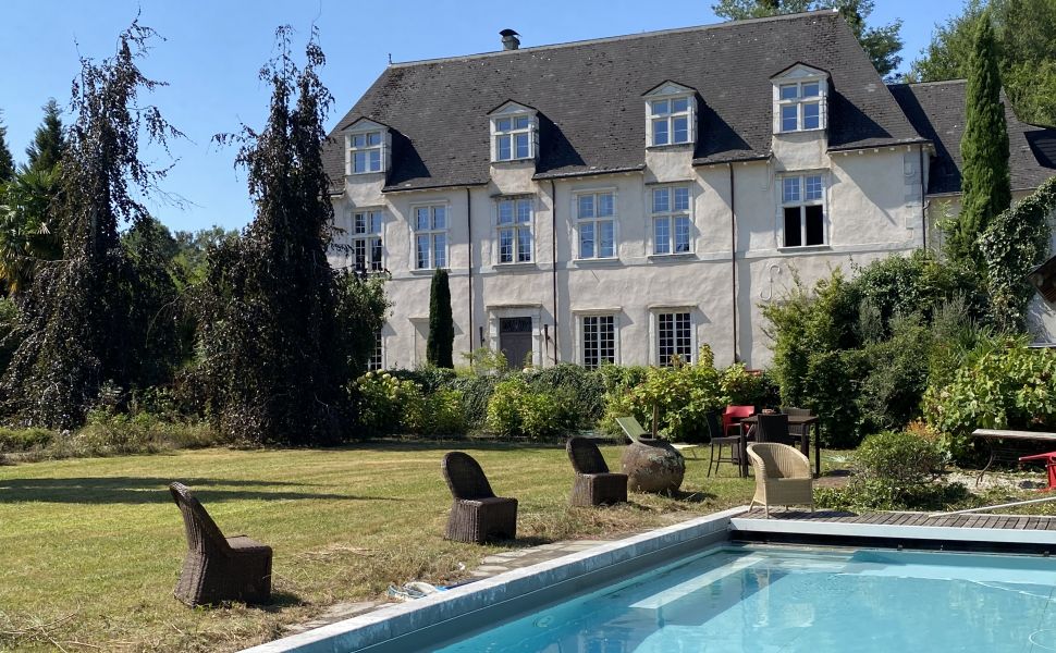 Superbe Château Renaissance datant du XVIIe siècle, avec un parc de 5,8 hectares