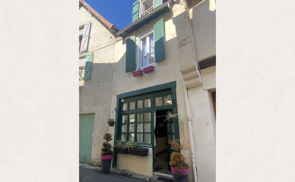 Superbe Maison de Ville En Parfait État Dans Le Centre Historic de Salies de Béarn