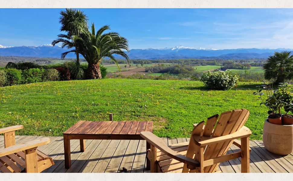 Splendide et unique maison de campagne avec une vue exceptionnelle sur les montagnes Pyrénées !!