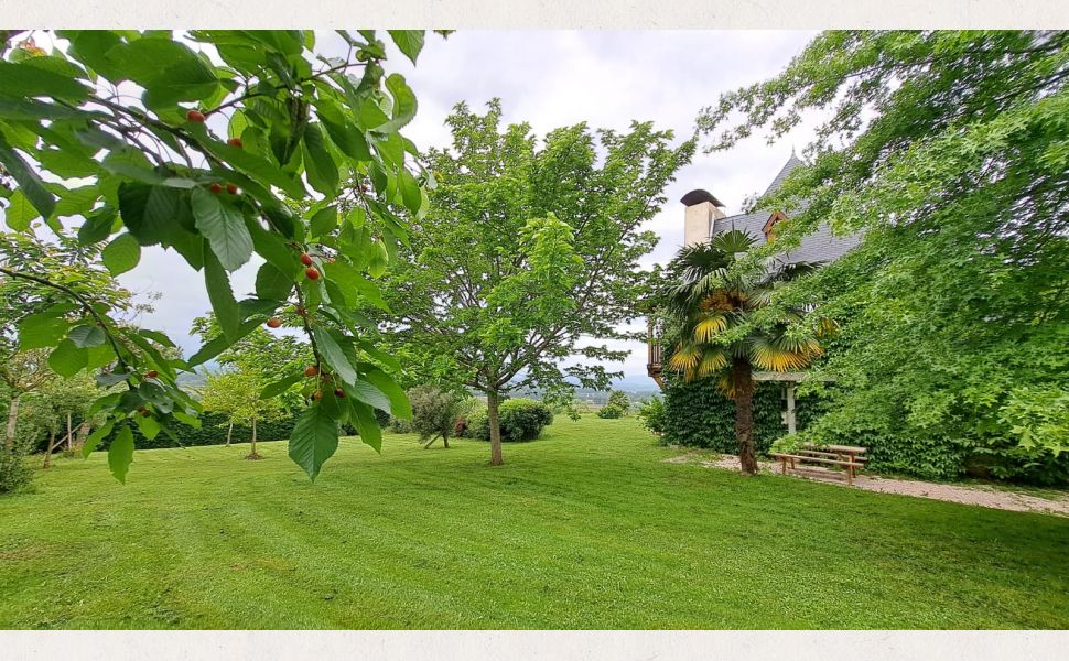 Splendide et unique maison de campagne avec une vue exceptionnelle sur les montagnes Pyrénées !!