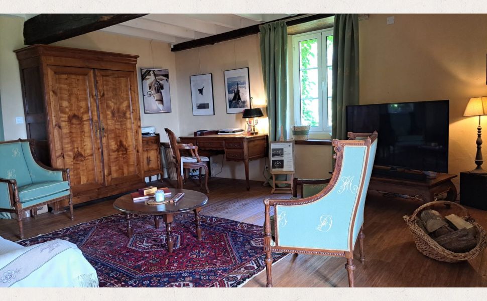 A Splendid & Unique Country Home with Exceptional Pyrenean Mountain Views!!