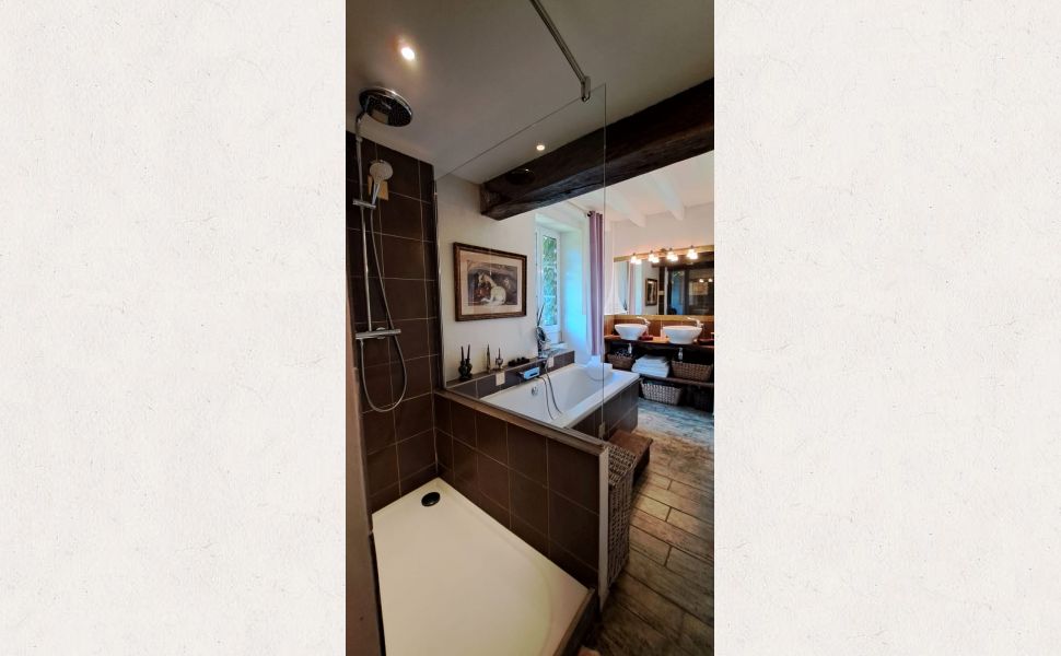 A Splendid & Unique Country Home with Exceptional Pyrenean Mountain Views!!