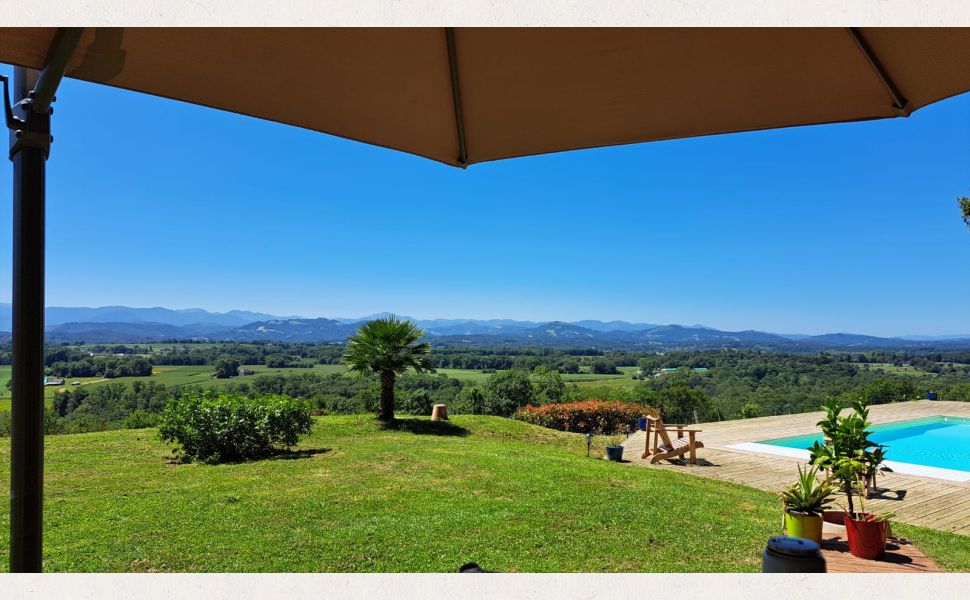 Splendide et unique maison de campagne avec une vue exceptionnelle sur les montagnes Pyrénées !!