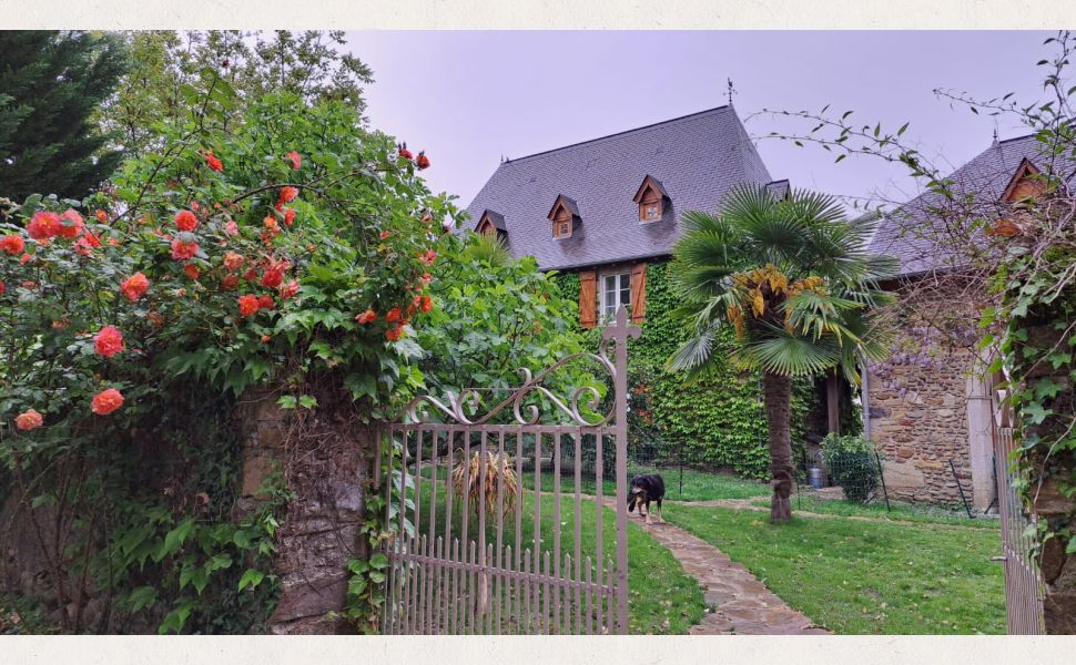 Splendide et unique maison de campagne avec une vue exceptionnelle sur les montagnes Pyrénées !!