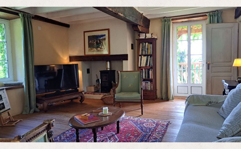 A Splendid & Unique Country Home with Exceptional Pyrenean Mountain Views!!