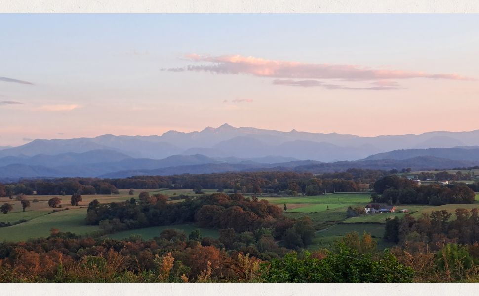 Splendide et unique maison de campagne avec une vue exceptionnelle sur les montagnes Pyrénées !!