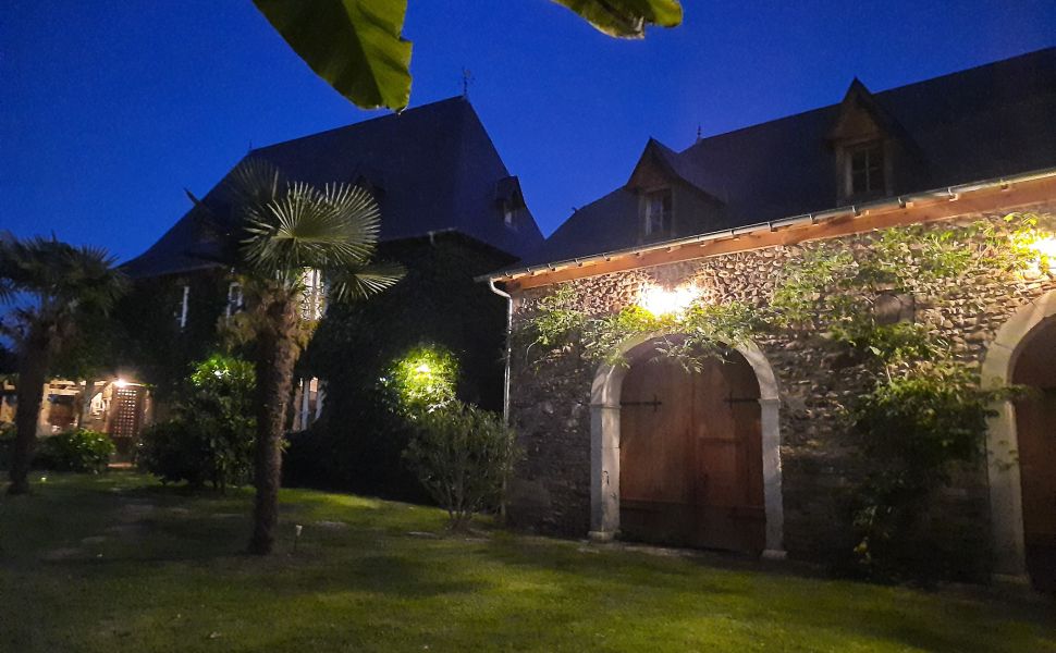 Splendide et unique maison de campagne avec une vue exceptionnelle sur les montagnes Pyrénées !!