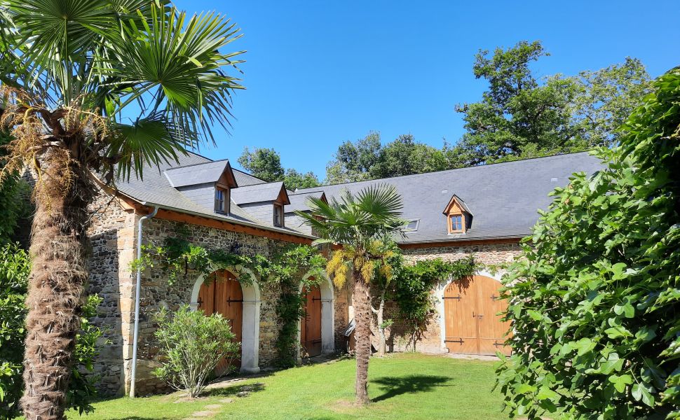 Splendide et unique maison de campagne avec une vue exceptionnelle sur les montagnes Pyrénées !!