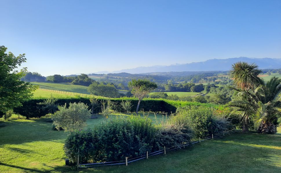 Splendide et unique maison de campagne avec une vue exceptionnelle sur les montagnes Pyrénées !!