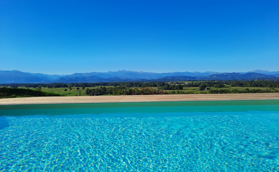 Splendide et unique maison de campagne avec une vue exceptionnelle sur les montagnes Pyrénées !!