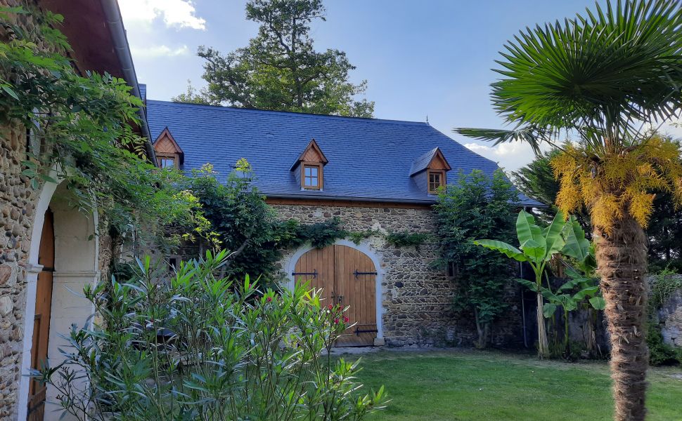 Splendide et unique maison de campagne avec une vue exceptionnelle sur les montagnes Pyrénées !!