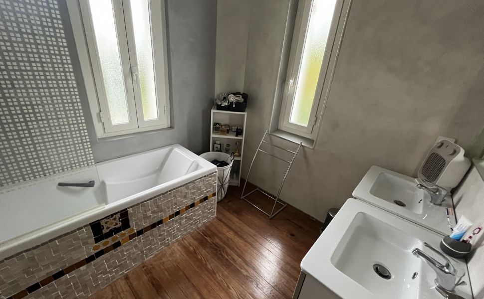 Desirable Turn Key Property, Heart of Saint Sever, Generous Gardens, Just 1hr to Ocean