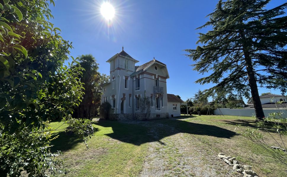 Desirable Turn Key Property, Heart of Saint Sever, Generous Gardens, Just 1hr to Ocean