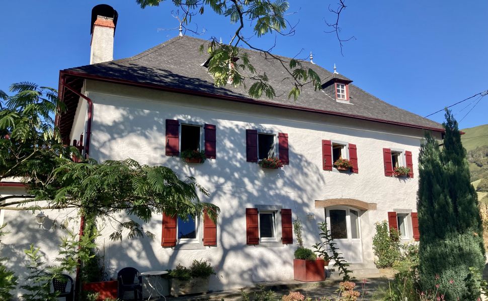 Belle Maison Souletine à la Lisière du village avec Vue Dégagé des Montagnes