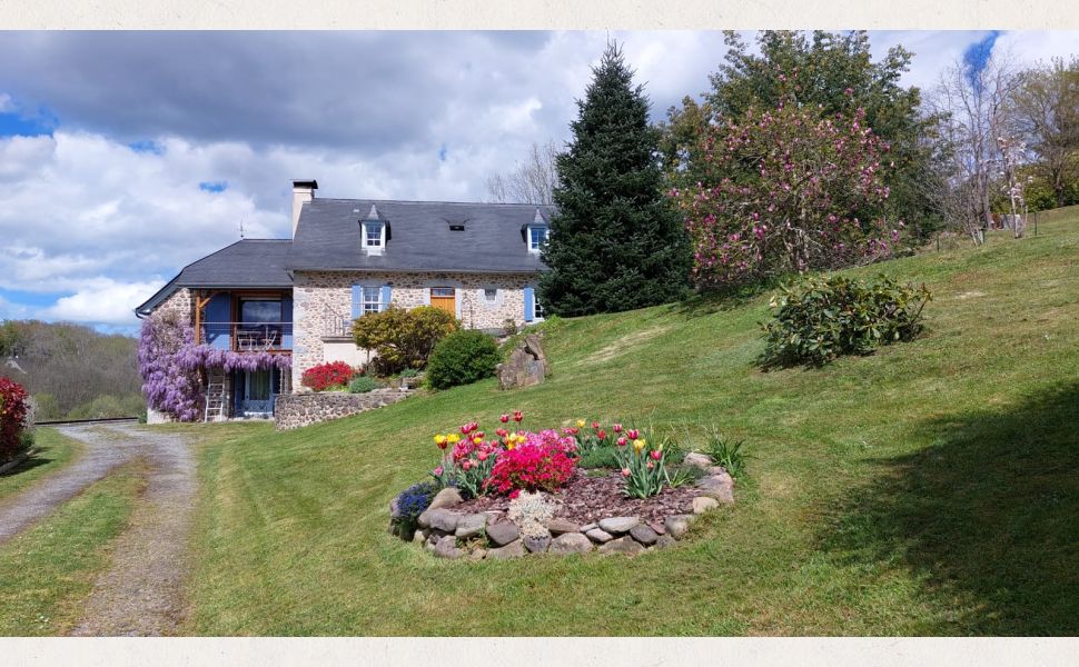 Ancienne Bergerie superbement rénovée avec vues des montagnes sur 2.6 hectares de terrain