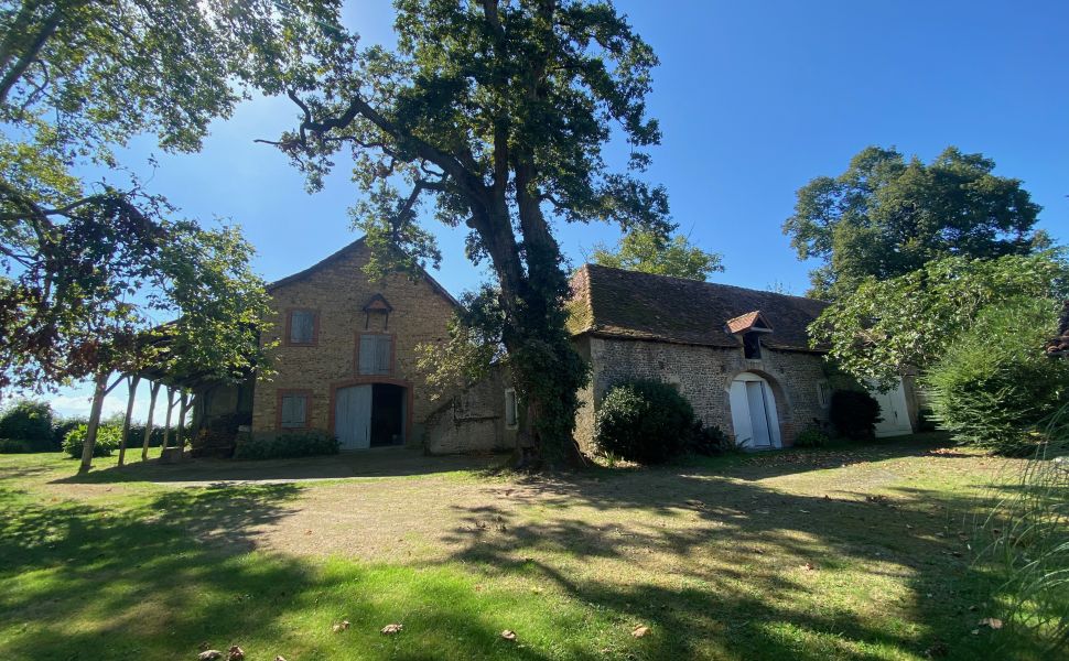 Maison de Maitre avec ancienne Maison de Gardien, Piscine, Grange, Garage et 5HA