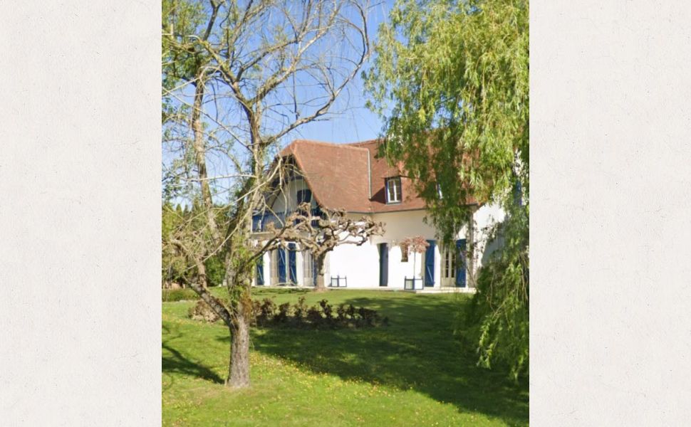 Belle Maison d'Architect Avec 4 Chambres, Piscine Chauffée et Vue Montagne