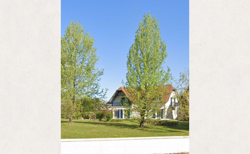 Belle Maison d'Architect Avec 4 Chambres, Piscine Chauffée et Vue Montagne