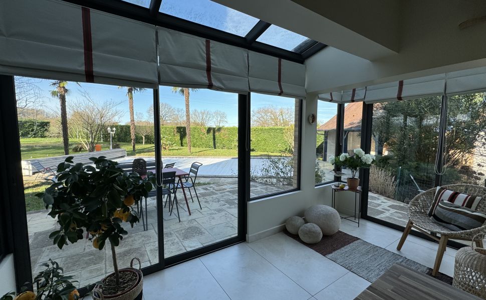 Belle Maison d'Architect Avec 4 Chambres, Piscine Chauffée et Vue Montagne