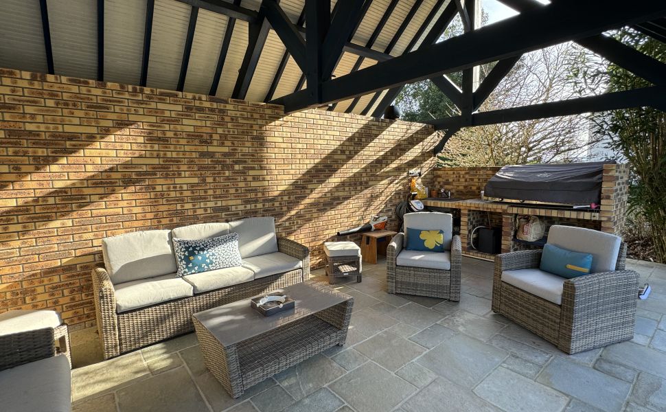 Belle Maison d'Architect Avec 4 Chambres, Piscine Chauffée et Vue Montagne