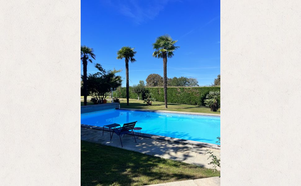 Belle Maison d'Architect Avec 4 Chambres, Piscine Chauffée et Vue Montagne