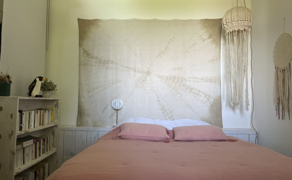 Maison bourgeoise authentique datant de 1698 dans un village prisé. Rénovée avec goût.