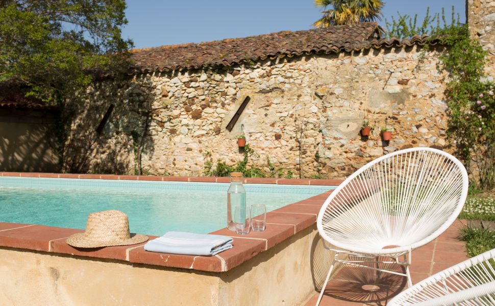 Maison bourgeoise authentique datant de 1698 dans un village prisé. Rénovée avec goût.