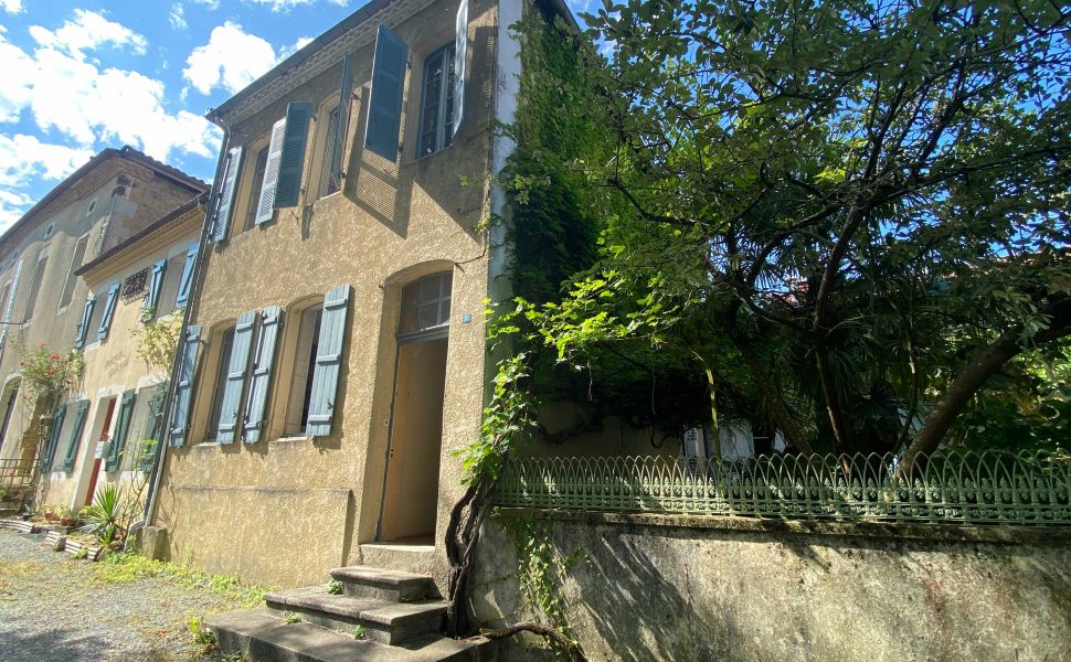 Maison de Maître avec cour très charmante et belle vue sur la vallée Chalossais