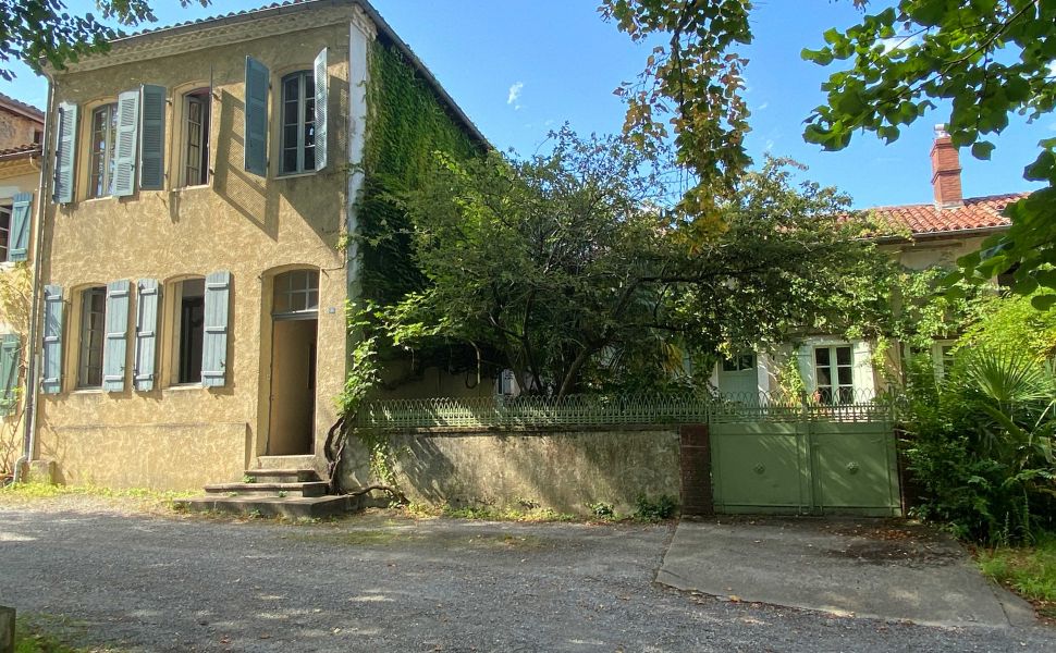 Maison de Maître avec cour très charmante et belle vue sur la vallée Chalossais