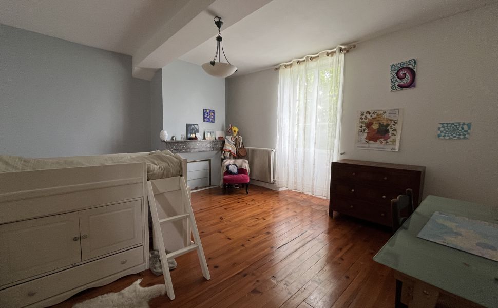 Maison de Maître avec cour très charmante et belle vue sur la vallée Chalossais