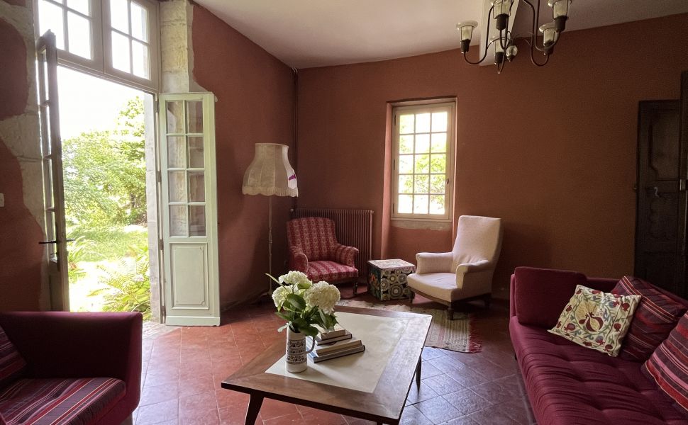 Maison de Maître avec cour très charmante et belle vue sur la vallée Chalossais