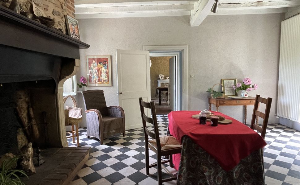 Maison de Maître avec cour très charmante et belle vue sur la vallée Chalossais