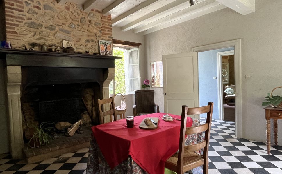 Maison de Maître avec cour très charmante et belle vue sur la vallée Chalossais