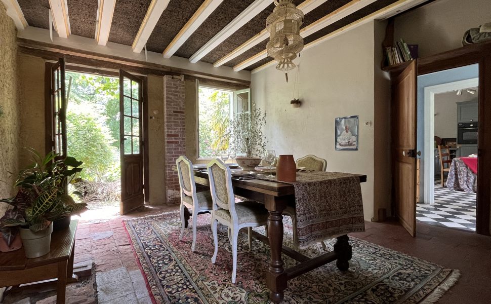 Maison de Maître avec cour très charmante et belle vue sur la vallée Chalossais