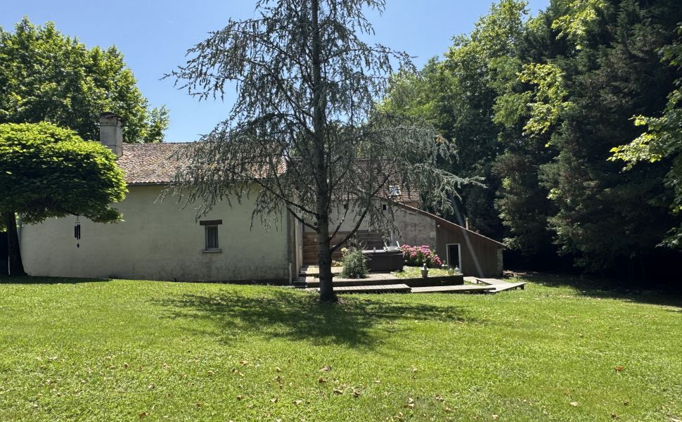 Charmant Moulin Datant du 19ème Siècle, Doté d'Une Piscine, Dans Un Cadre de Paix