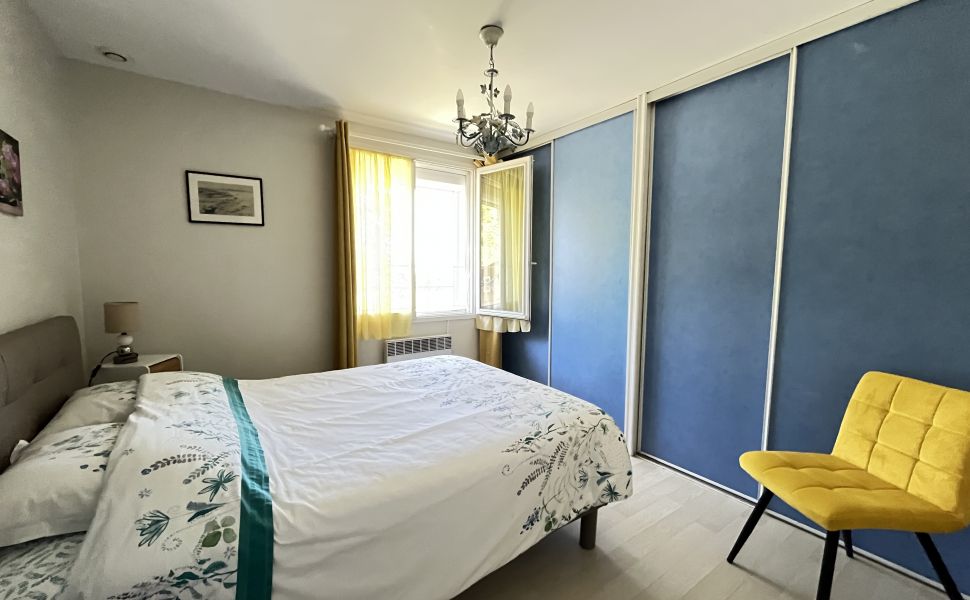 Superbe Propriété avec Vue Imprenable sur les Pyrénées, Gîte, Piscine et Jardin Paysager