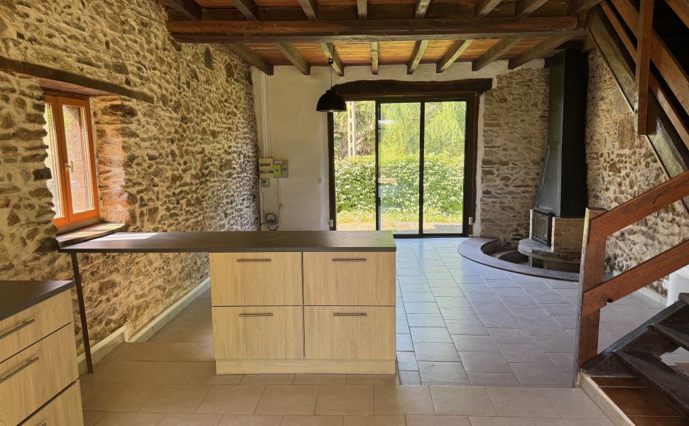 Propriété du XVIIIème Avec 2 Gîtes Indépendants Sur un Terrain Privé de 8 000m2