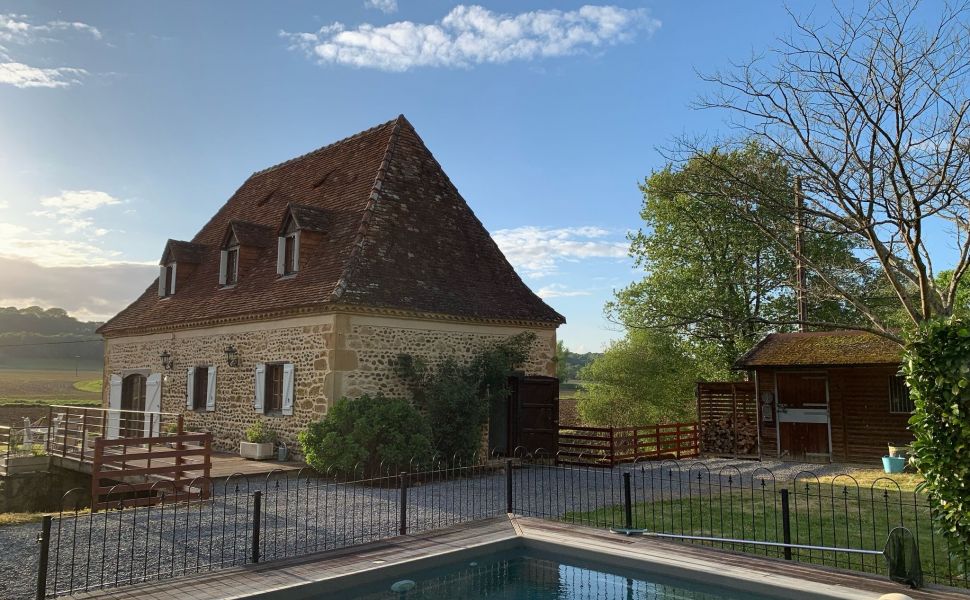 Entièrement Meublé : Charmant Moulin à Eau de 1815 avec Piscine et Vue sur la chaîne des Pyrénées 