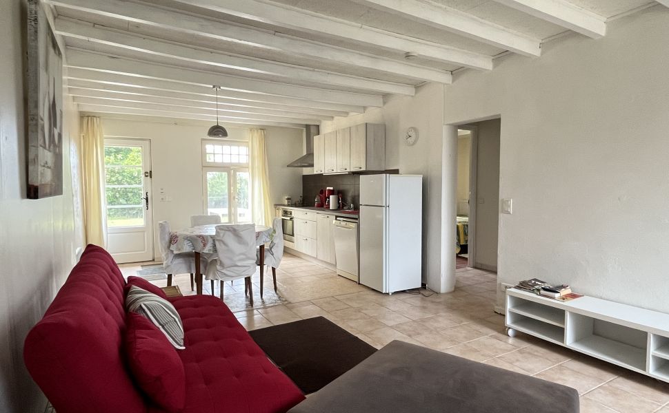 Vues Infinies dans Cette Jolie Propriété Chalonnaise avec Gîte et Piscine Naturelle