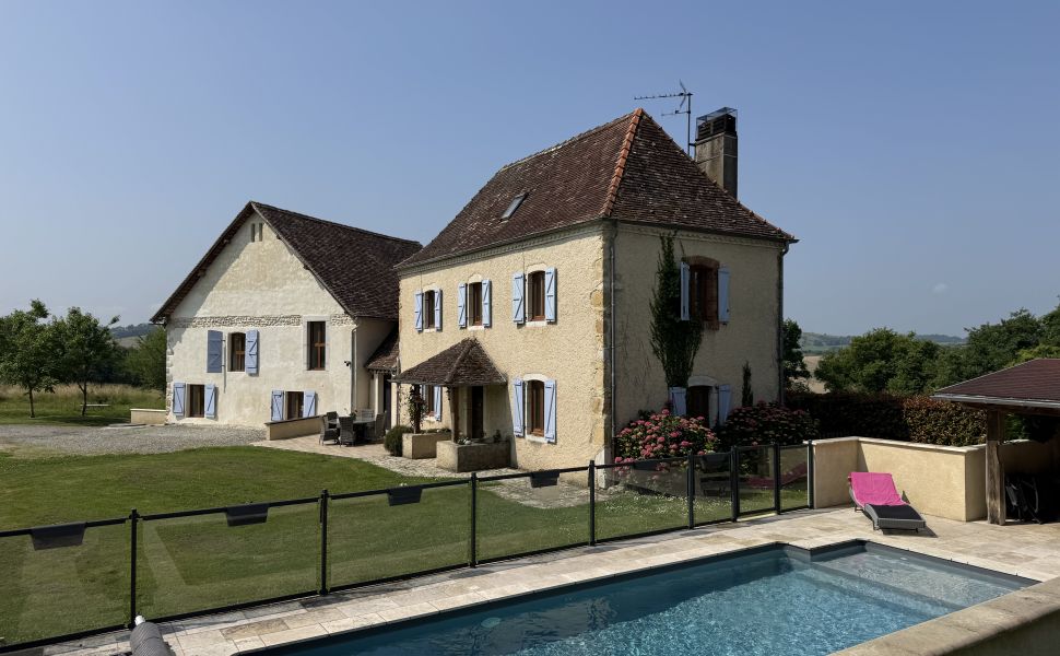 Adorable Bearnaise Ferme Avec Un Magnifique Gîte, Piscine Chauffée et Vue Montagne